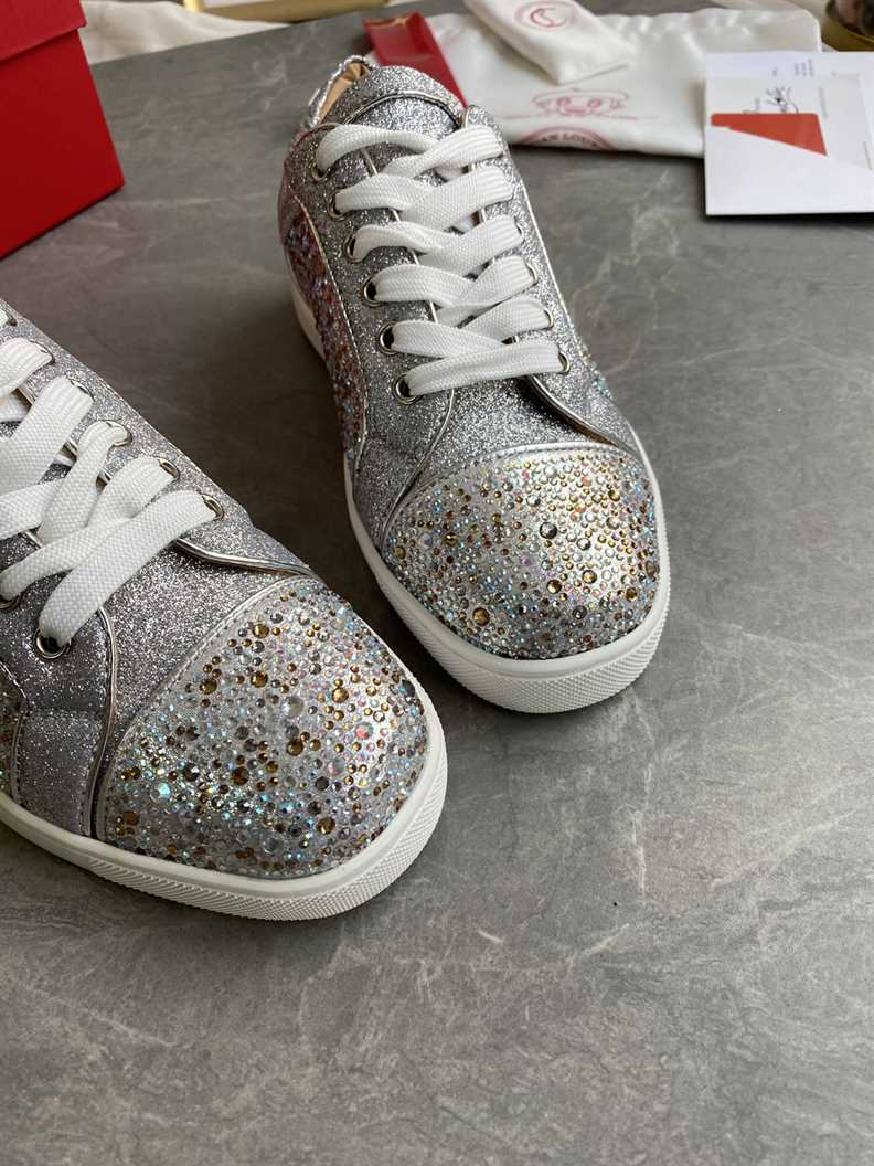CHRISTIAN LOUBOUTIN LOW TOP SNEAKER - CL165