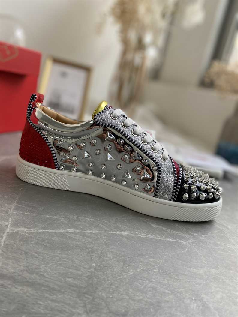 CHRISTIAN LOUBOUTIN LOW TOP SNEAKER - CL170