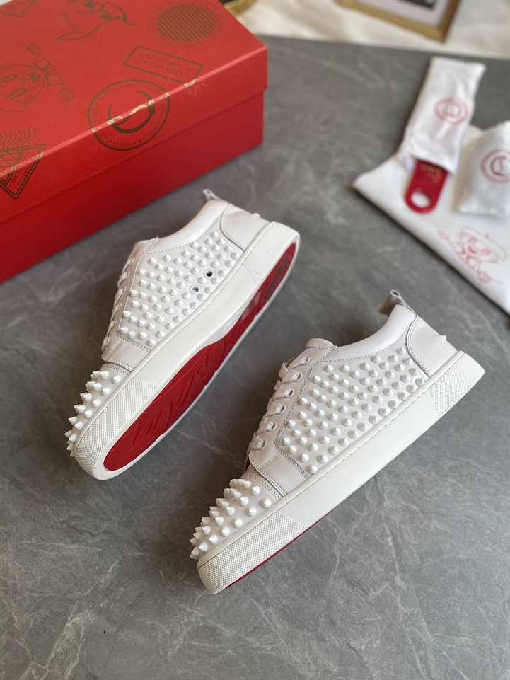CHRISTIAN LOUBOUTIN LOW TOP SNEAKER - CL156