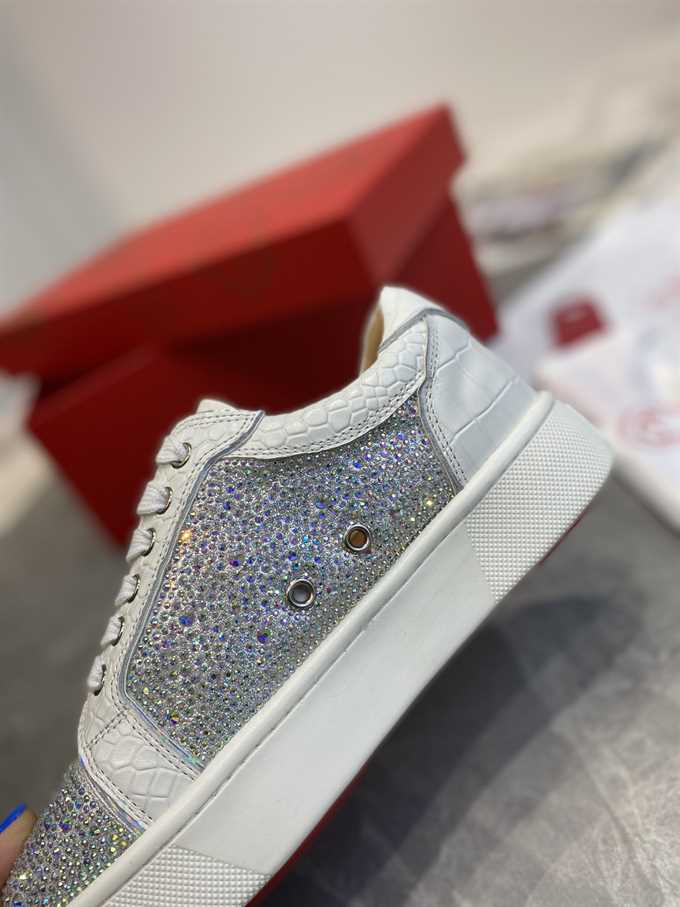 CHRISTIAN LOUBOUTIN LOW TOP SNEAKER - CL157