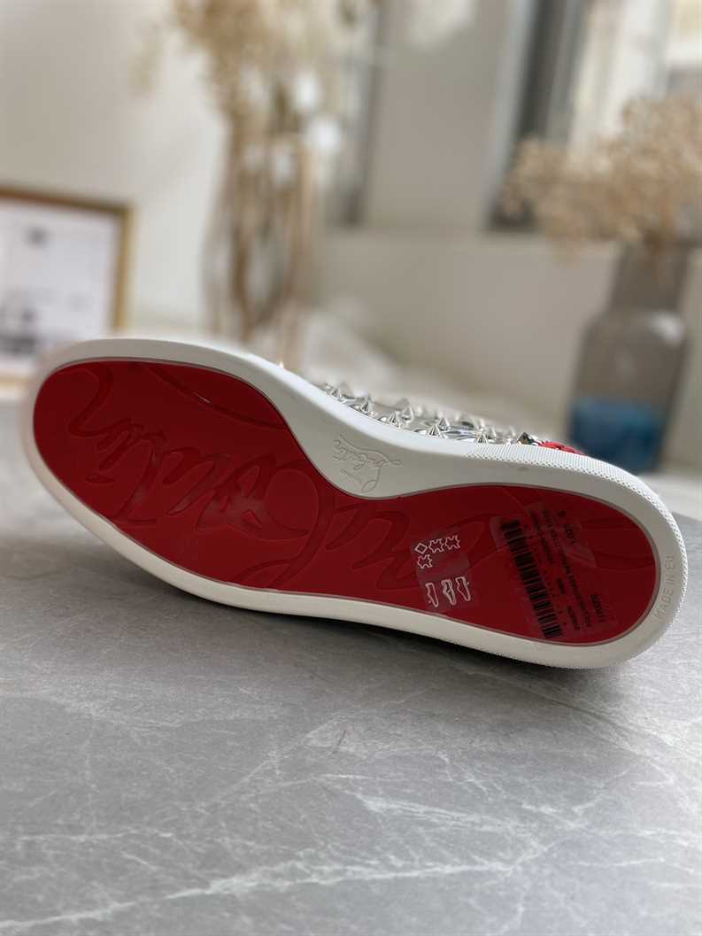 CHRISTIAN LOUBOUTIN LOW TOP SNEAKER - CL170