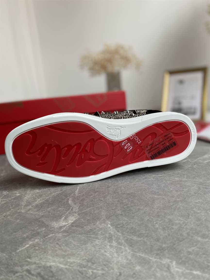 CHRISTIAN LOUBOUTIN LOW TOP SNEAKER - CL163