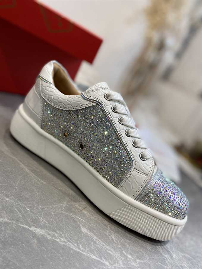 CHRISTIAN LOUBOUTIN LOW TOP SNEAKER - CL157