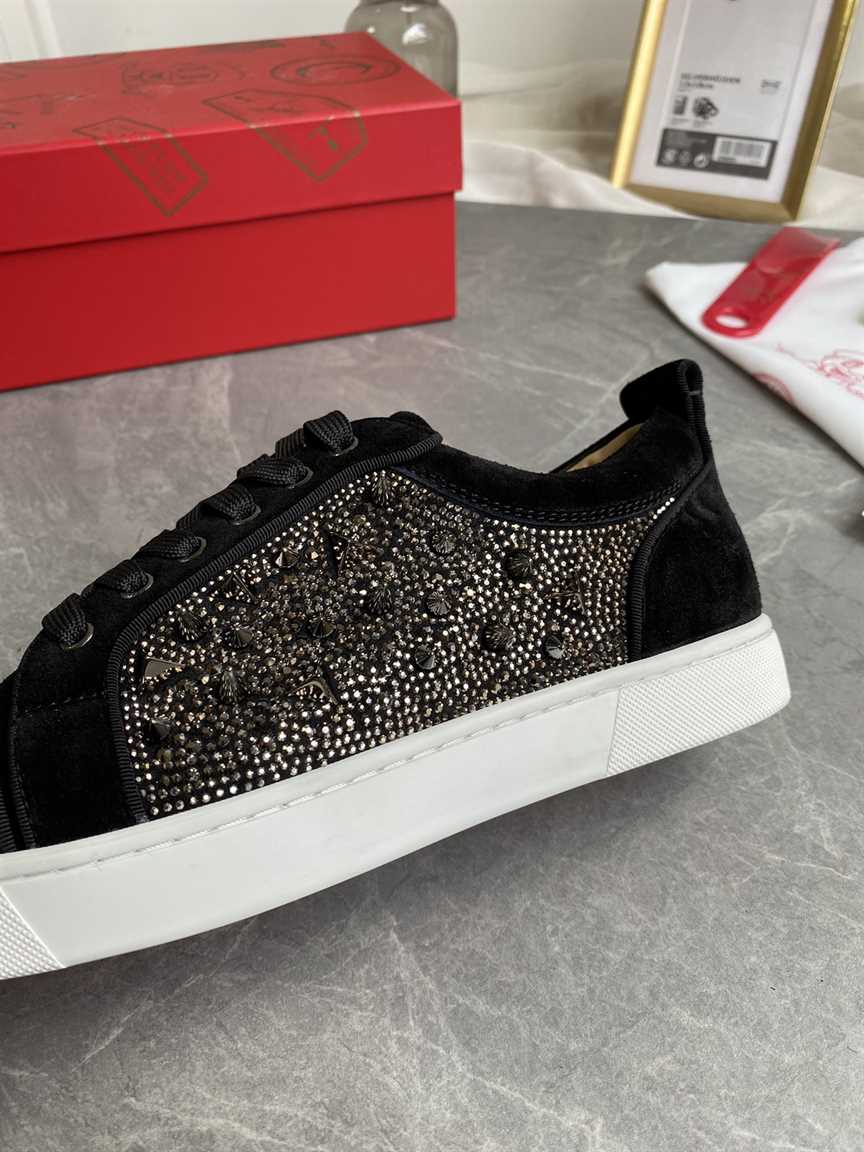 CHRISTIAN LOUBOUTIN LOW TOP SNEAKER - CL163