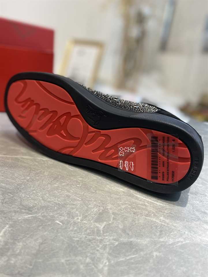 CHRISTIAN LOUBOUTIN LOW TOP SNEAKER - CL166