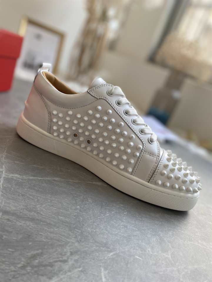 CHRISTIAN LOUBOUTIN LOW TOP SNEAKER - CL156