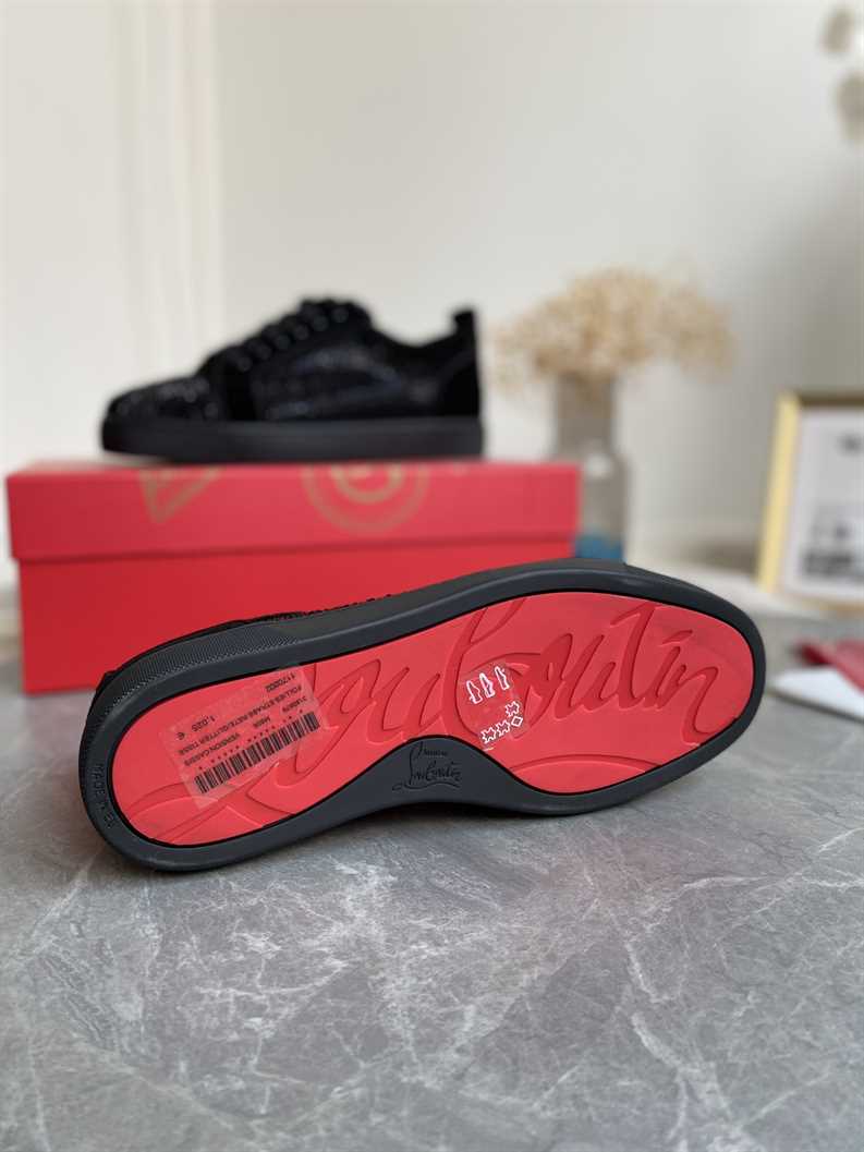 CHRISTIAN LOUBOUTIN LOW TOP SNEAKER - CL169
