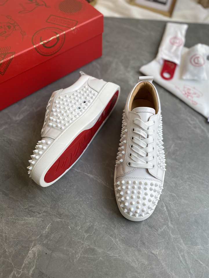 CHRISTIAN LOUBOUTIN LOW TOP SNEAKER - CL156