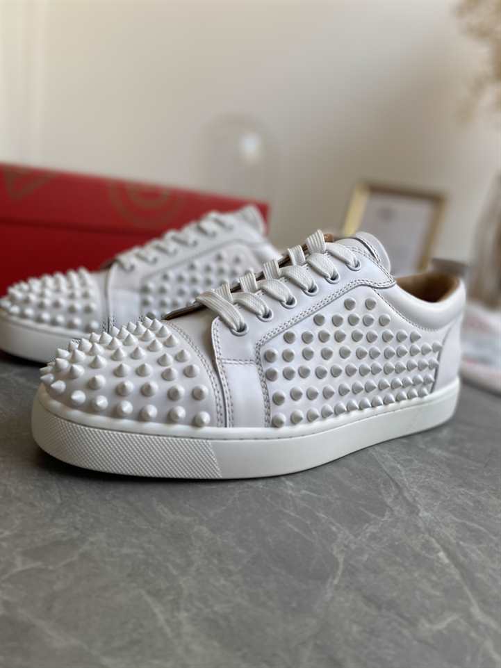 CHRISTIAN LOUBOUTIN LOW TOP SNEAKER - CL156