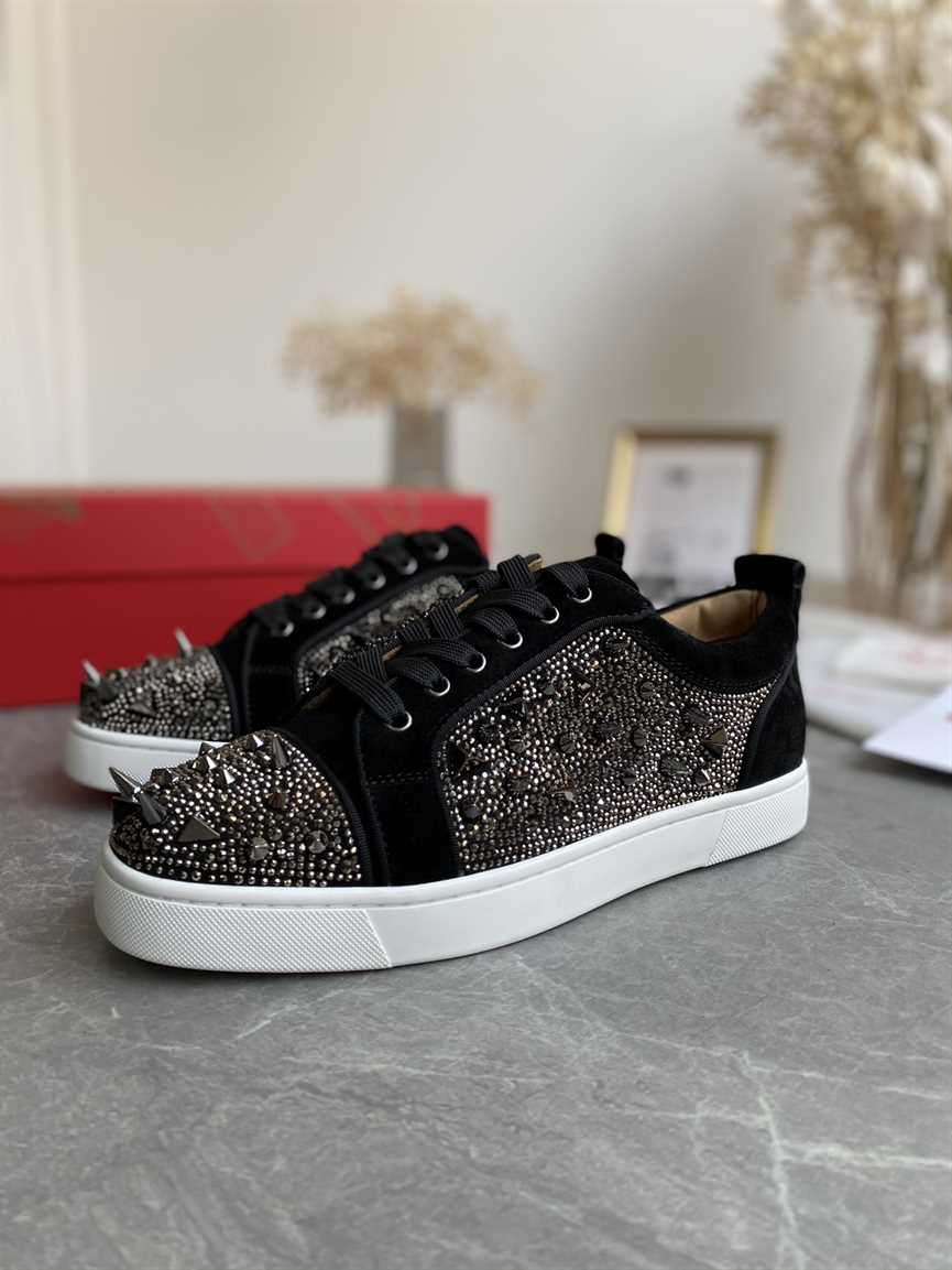 CHRISTIAN LOUBOUTIN LOW TOP SNEAKER - CL163