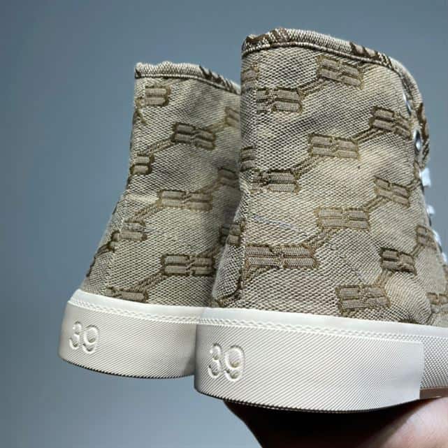 BALENCIAGA MEN'S PARIS HIGH TOP TRAINERS BB MONOGRAM IN BEIGE - BB209