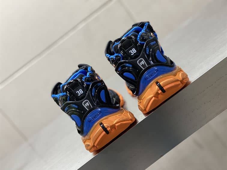 BALENCIAGA MEN'S RUNNER TRAINERS IN BLUE - BB206