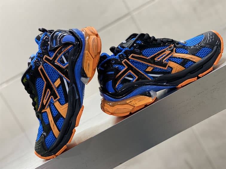 BALENCIAGA MEN'S RUNNER TRAINERS IN BLUE - BB206