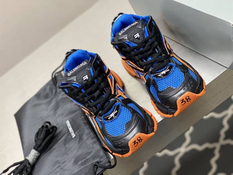 BALENCIAGA MEN'S RUNNER TRAINERS IN BLUE - BB206