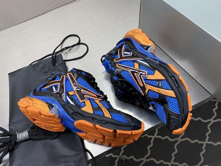 BALENCIAGA MEN'S RUNNER TRAINERS IN BLUE - BB206