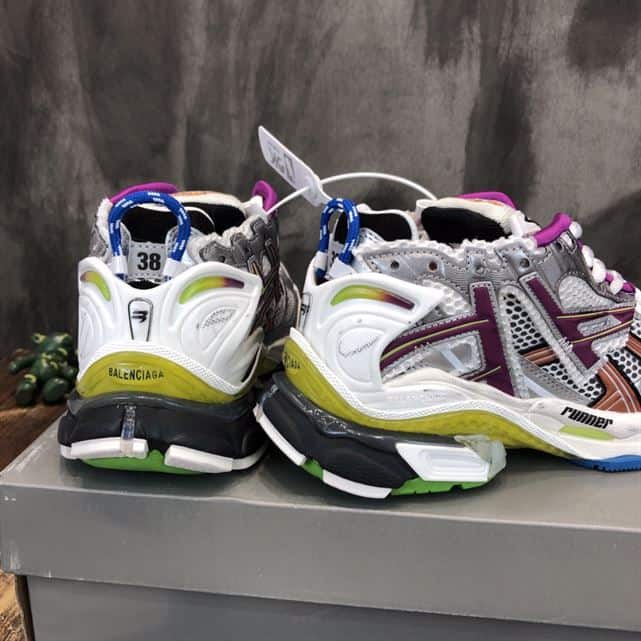 BALENCIAGA MEN'S RUNNER TRAINERS IN GREY - BB207