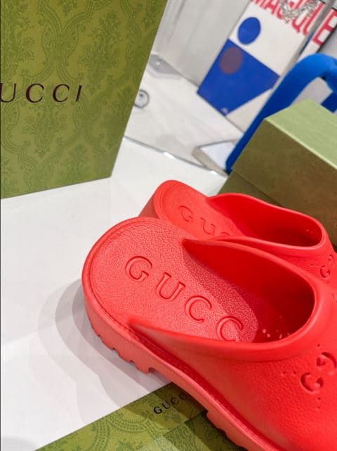 GUCCI WONMEN'S PLATFORM PERFORATED G SANDAL - SDG011