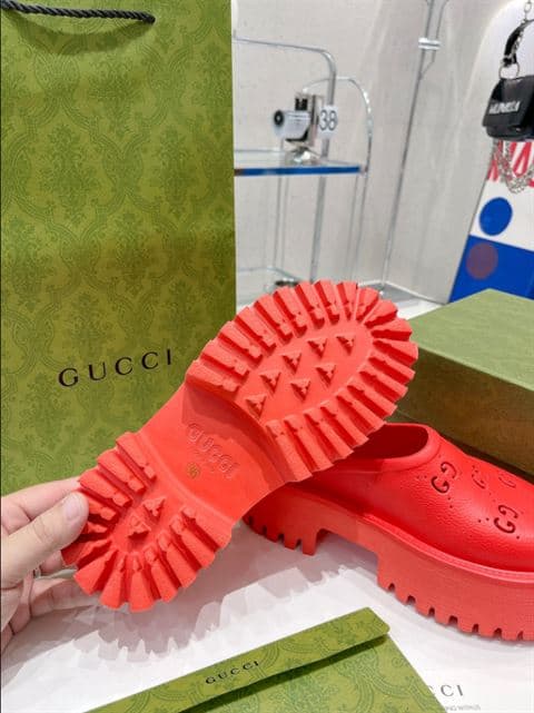 GUCCI WONMEN'S PLATFORM PERFORATED G SANDAL - SDG011