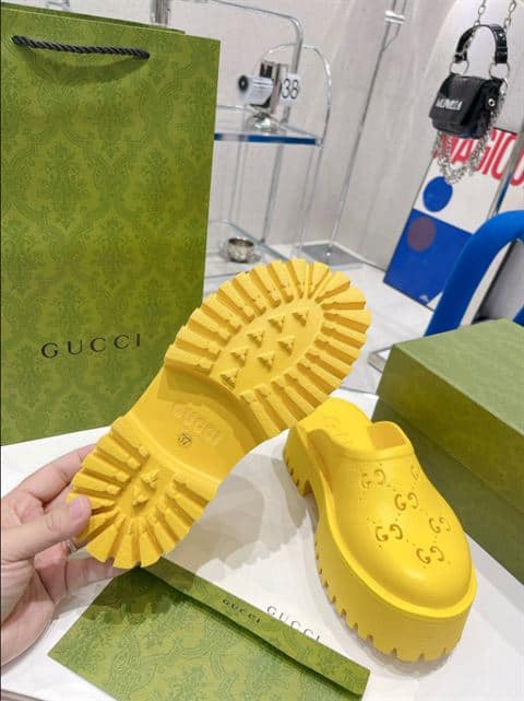 GUCCI WONMEN'S PLATFORM PERFORATED G SANDAL - SDG012