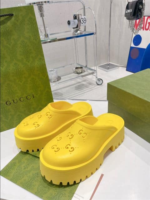 GUCCI WONMEN'S PLATFORM PERFORATED G SANDAL - SDG012