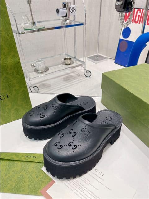 GUCCI WONMEN'S PLATFORM PERFORATED G SANDAL - SDG013