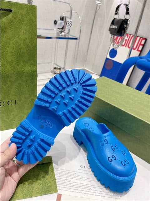 GUCCI WONMEN'S PLATFORM PERFORATED G SANDAL - SDG014