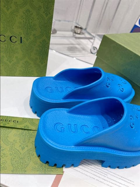 GUCCI WONMEN'S PLATFORM PERFORATED G SANDAL - SDG014