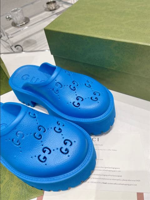 GUCCI WONMEN'S PLATFORM PERFORATED G SANDAL - SDG014