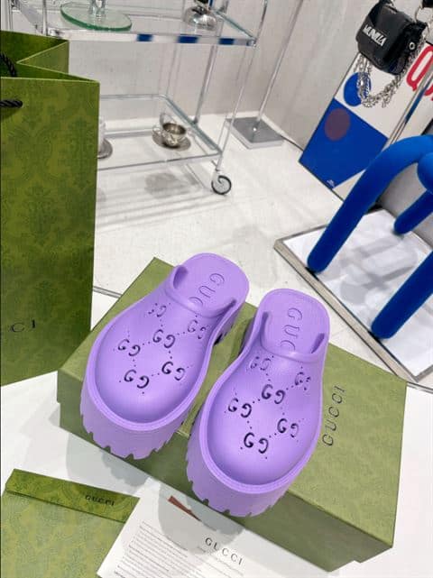 GUCCI WONMEN'S PLATFORM PERFORATED G SANDAL - SDG015