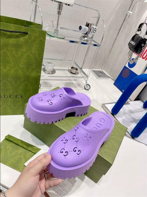 GUCCI WONMEN'S PLATFORM PERFORATED G SANDAL - SDG015