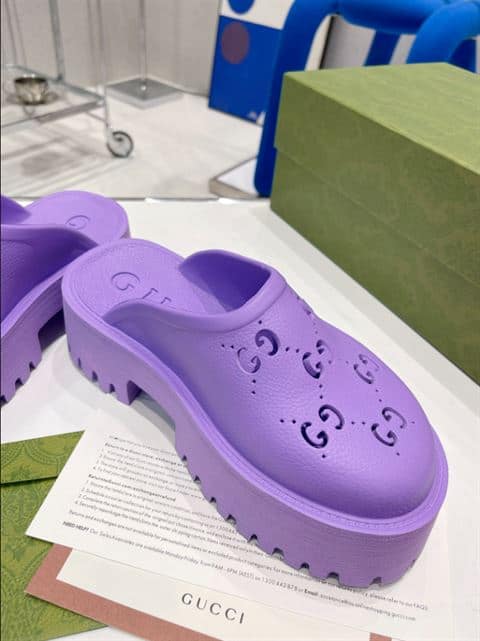 GUCCI WONMEN'S PLATFORM PERFORATED G SANDAL - SDG015