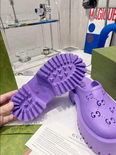 GUCCI WONMEN'S PLATFORM PERFORATED G SANDAL - SDG015