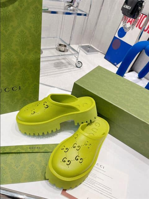 GUCCI WONMEN'S PLATFORM PERFORATED G SANDAL - SDG016