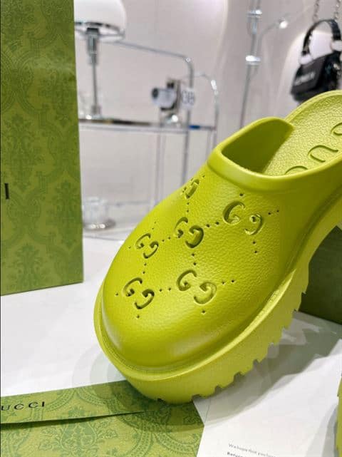 GUCCI WONMEN'S PLATFORM PERFORATED G SANDAL - SDG016