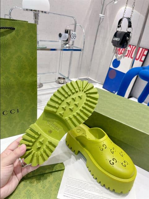 GUCCI WONMEN'S PLATFORM PERFORATED G SANDAL - SDG016