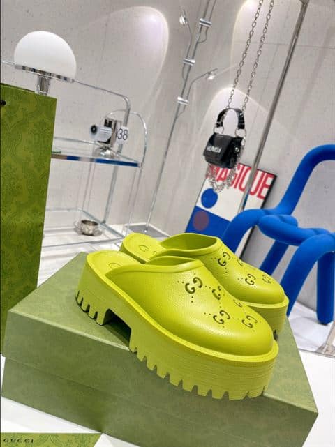 GUCCI WONMEN'S PLATFORM PERFORATED G SANDAL - SDG016