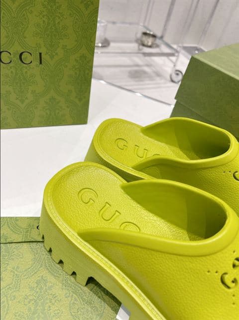 GUCCI WONMEN'S PLATFORM PERFORATED G SANDAL - SDG016