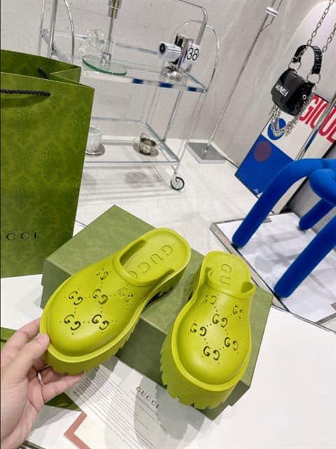 GUCCI WONMEN'S PLATFORM PERFORATED G SANDAL - SDG016