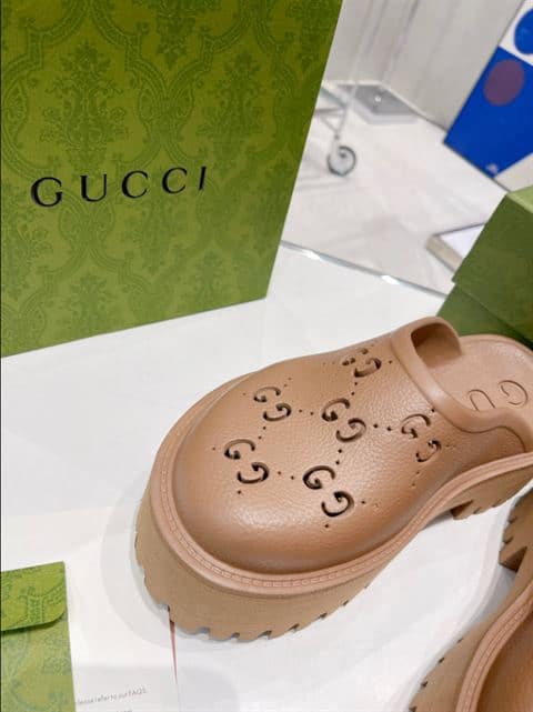 GUCCI WONMEN'S PLATFORM PERFORATED G SANDAL - SDG017