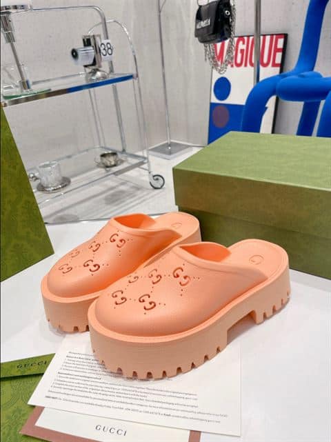 GUCCI WONMEN'S PLATFORM PERFORATED G SANDAL - SDG018