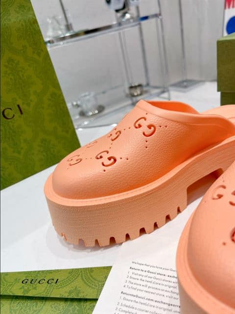 GUCCI WONMEN'S PLATFORM PERFORATED G SANDAL - SDG018