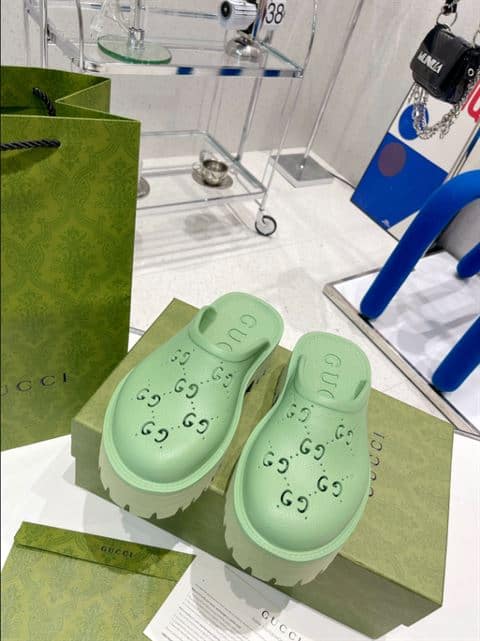 GUCCI WONMEN'S PLATFORM PERFORATED G SANDAL - SDG019