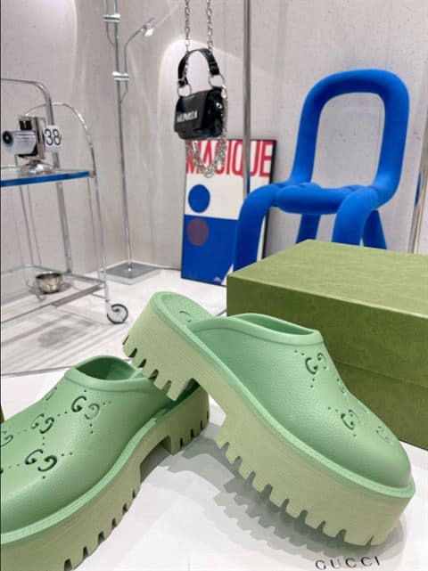 GUCCI WONMEN'S PLATFORM PERFORATED G SANDAL - SDG019