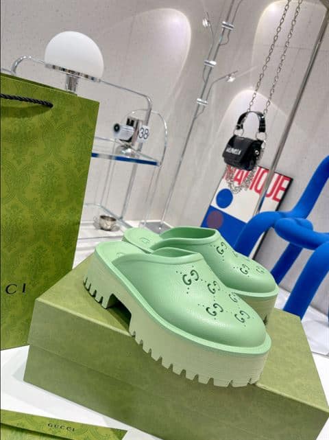 GUCCI WONMEN'S PLATFORM PERFORATED G SANDAL - SDG019