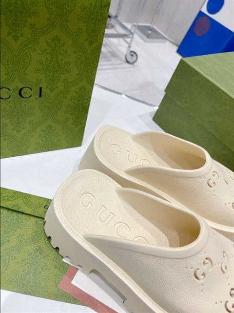 GUCCI WONMEN'S PLATFORM PERFORATED G SANDAL - SDG020