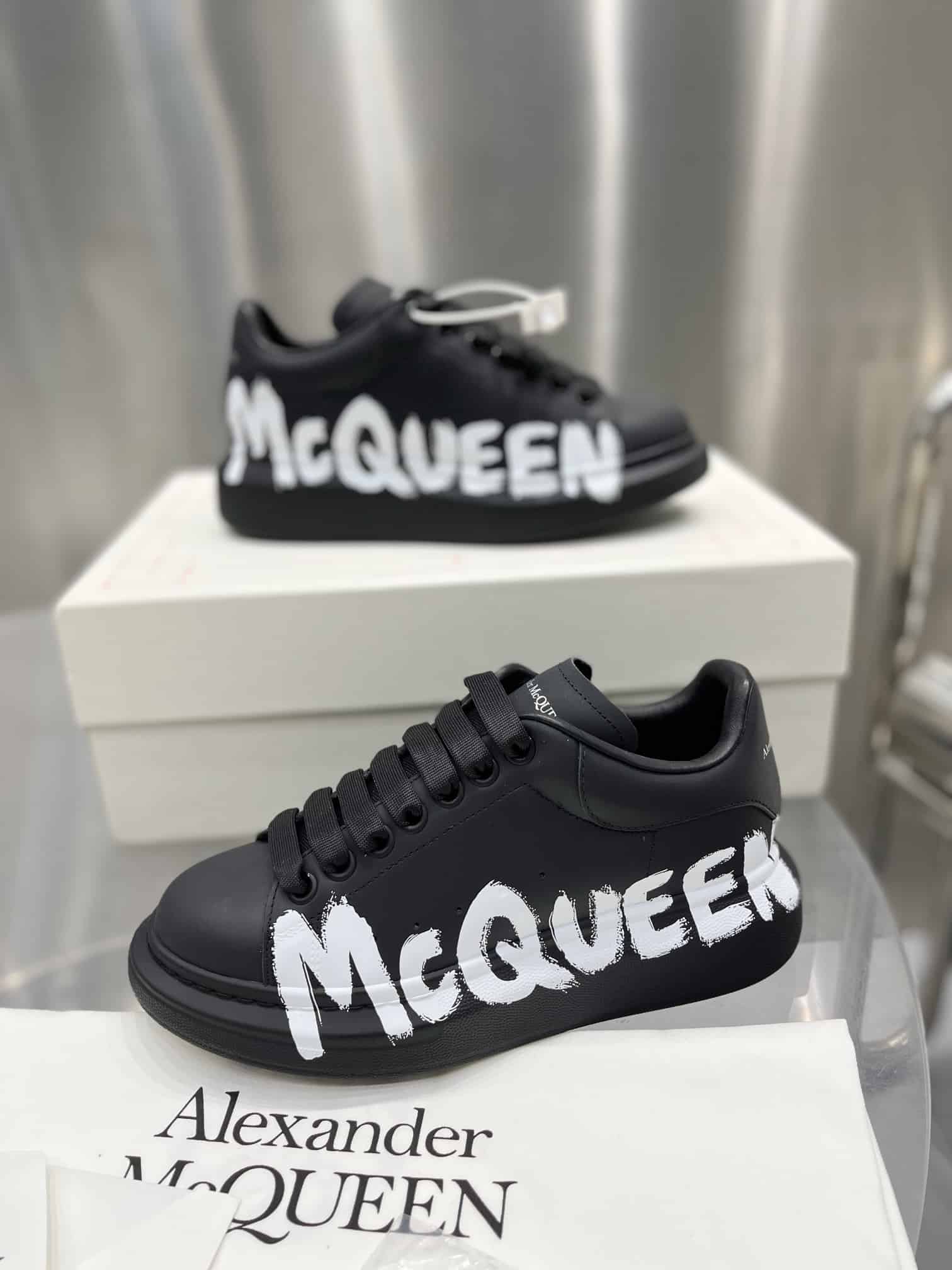 ALEXANDER MCQUEEN SNEAKER - AM26
