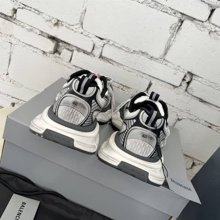 BALENCIAGA MEN'S 3XL TRAINERS - BB216