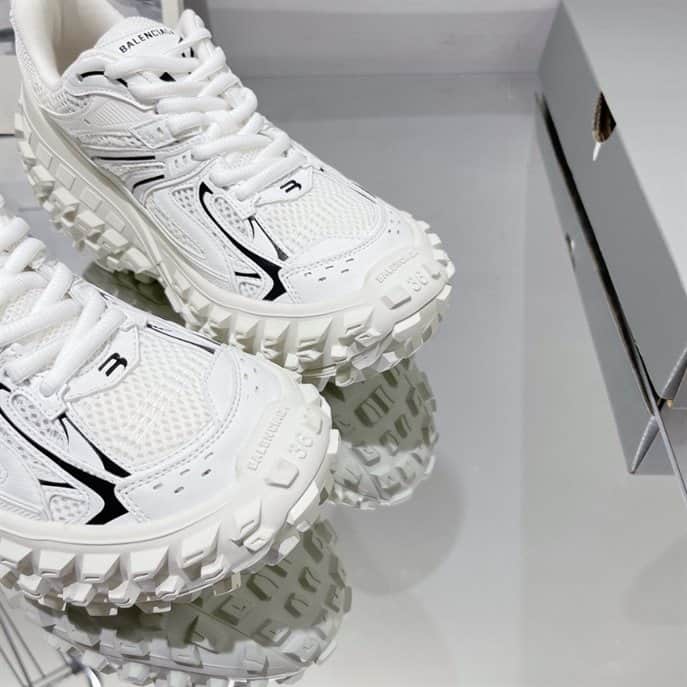 BALENCIAGA MEN'S DEFENDER TRAINERS - BB225