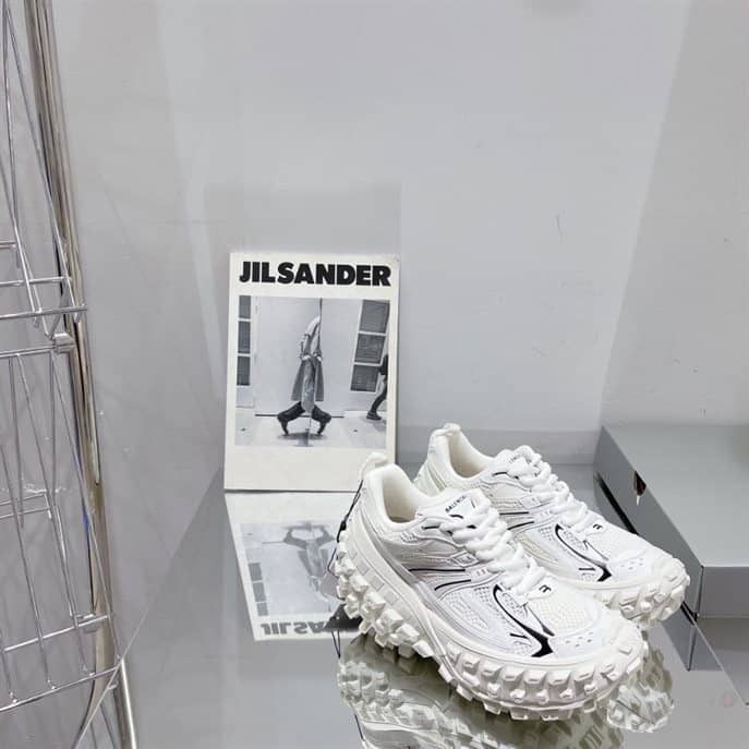 BALENCIAGA MEN'S DEFENDER TRAINERS - BB225