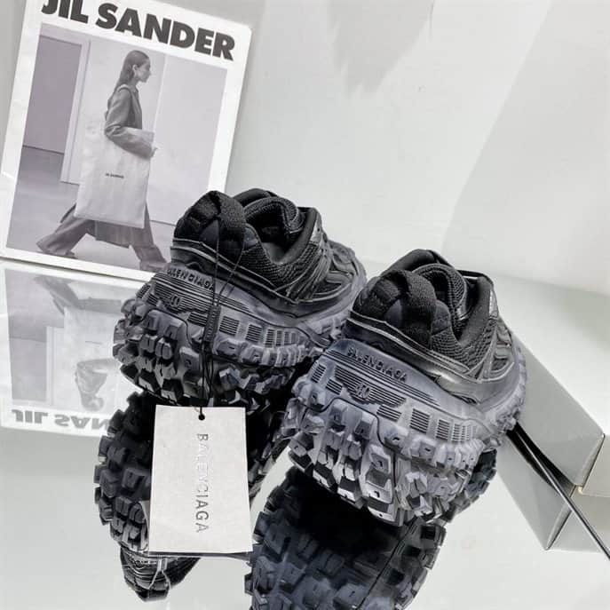 BALENCIAGA MEN'S DEFENDER TRAINERS - BB226